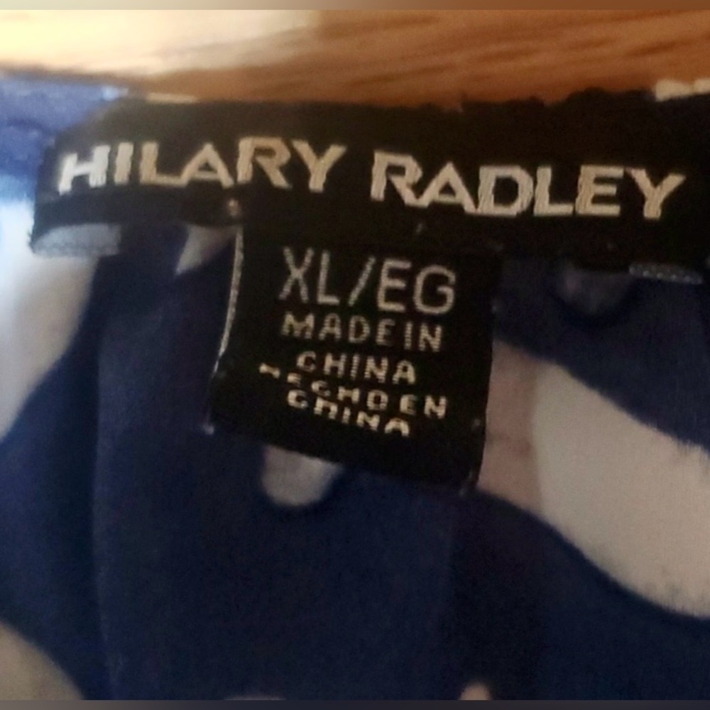 Hilary Radley V-Neck Blouse with Leaf Pattern in Indigo & Off-White, Like New - Picture 5 of 5